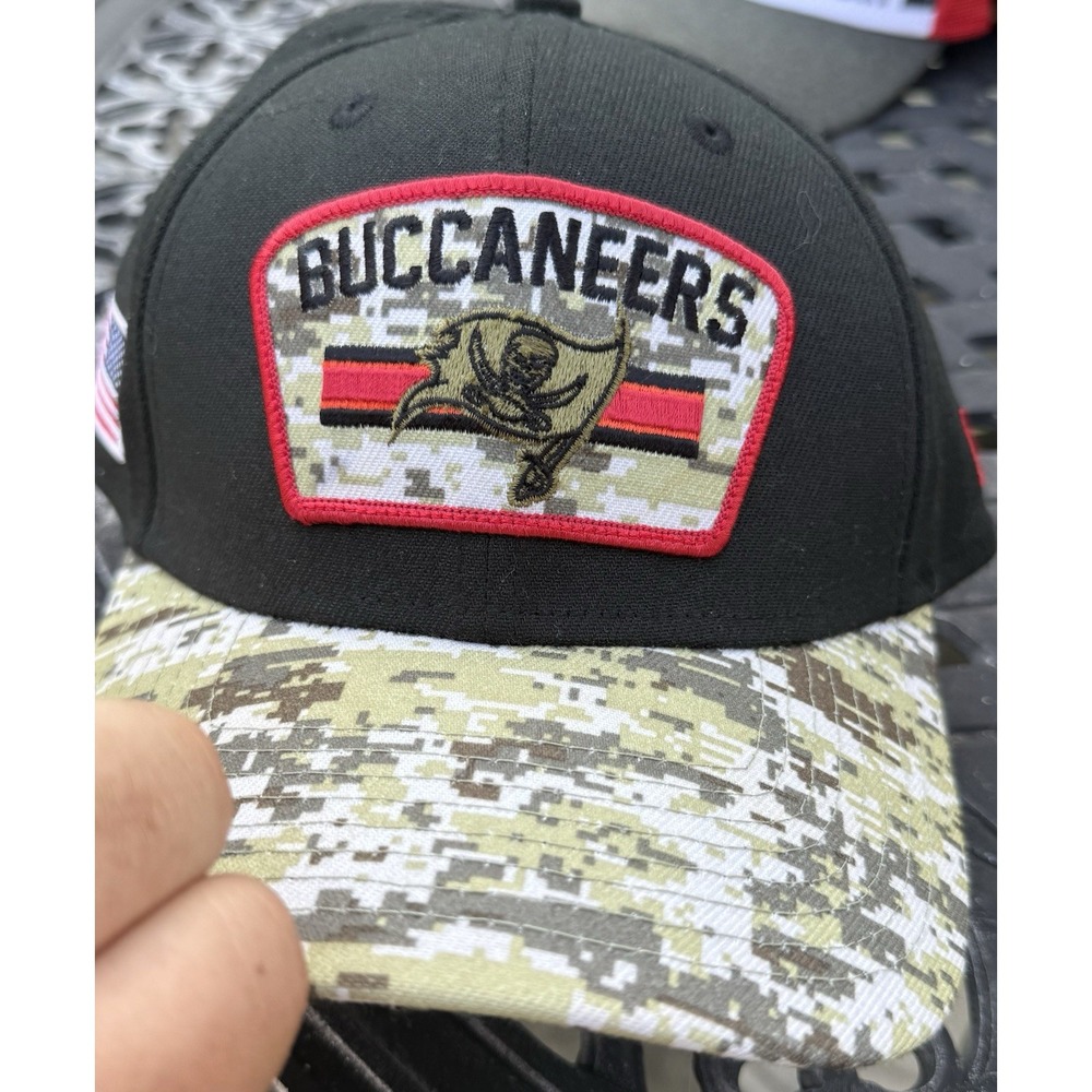 New Era 39Thirty 2021 Salute To Service Tampa Bay Buccaneers Hat Size L/XL